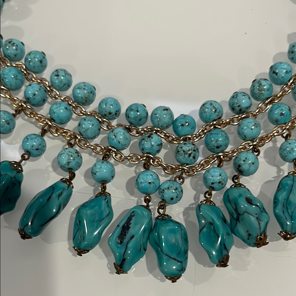Elegant Turquoise Beaded Necklace - Picture 4 of 5